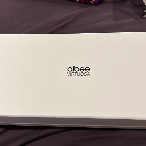 NIB Albee Virtuosa Pro Styler 1” Flat Iron. Never used. Immaculate condition. - Picture 4 of 8